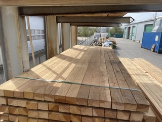 Ca. 77x Douglas Regels Fijnbezaagd, 50x75mm, lengte 300cm